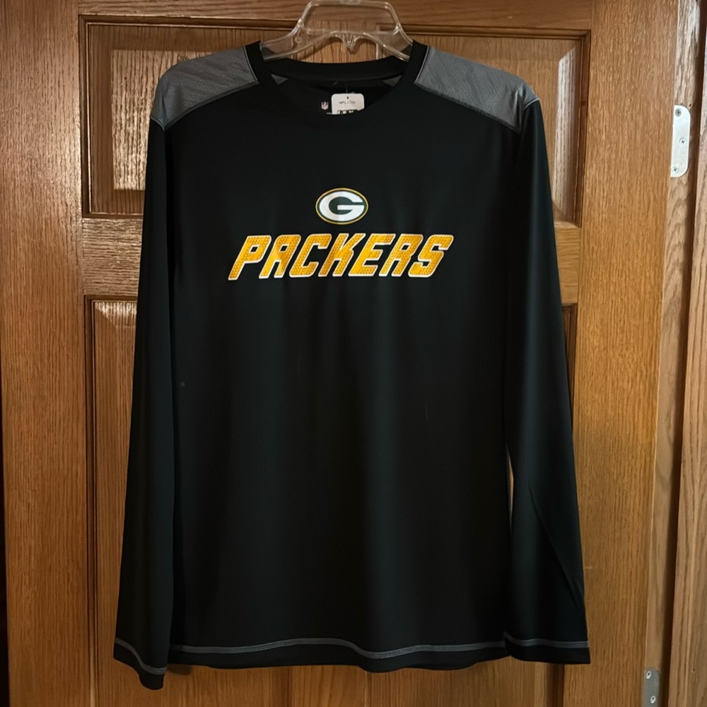 Men’s medium Green Bay Packers dri fit long sleeved! Brand new!